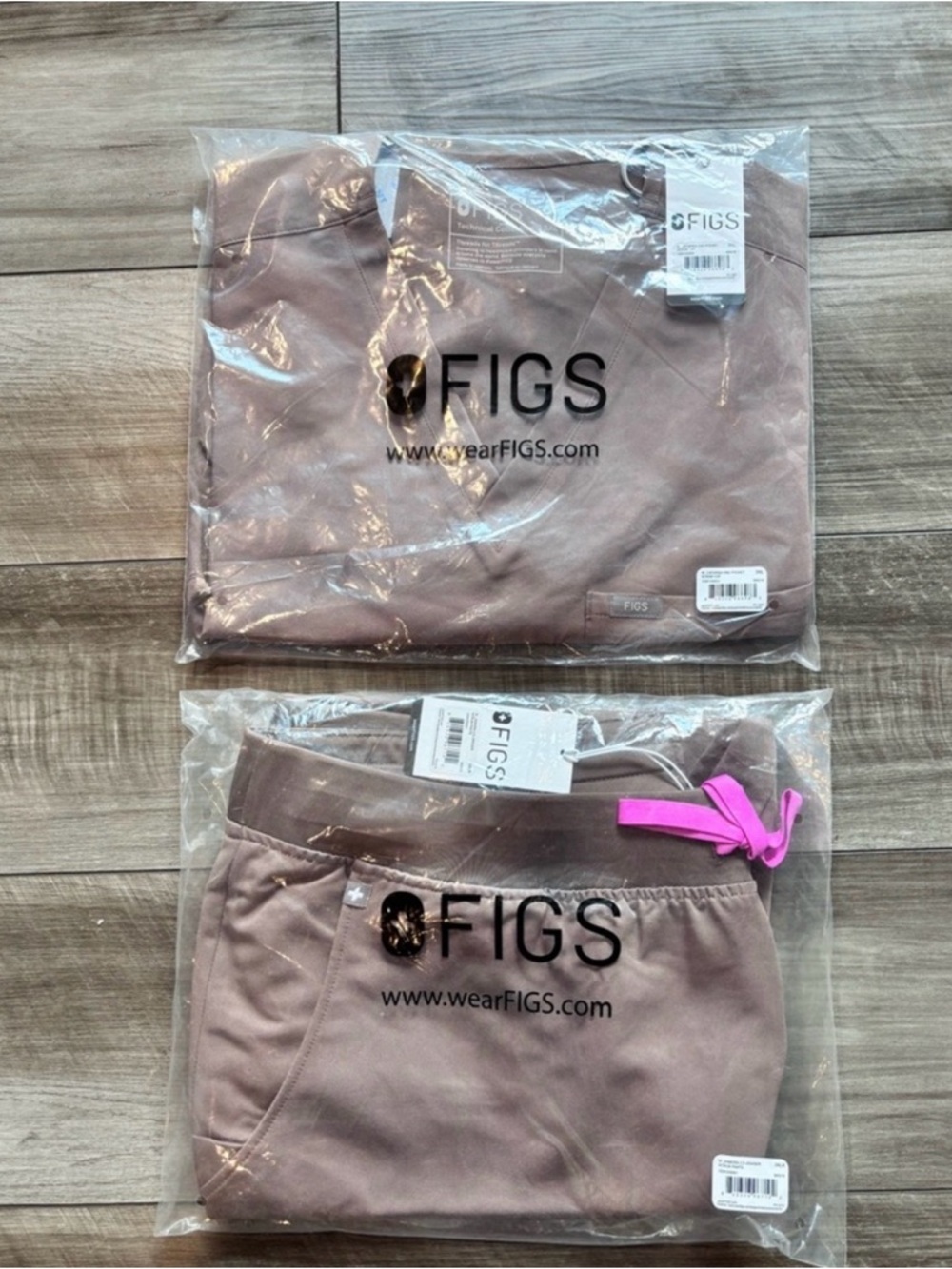 SET Figs Catrina Top and Zamora Women's Taupe Scrub SET 2PIECES - Picture 2 of 3
